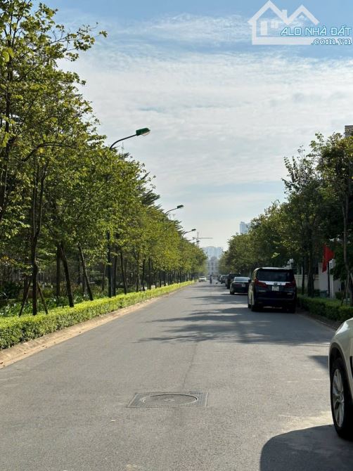 BÁN GẤP BIỆT THỰ 400M2 KHU K6 CIPUTRA TÂY HỒ VIEW CÔNG VIÊN CỰC HIẾM