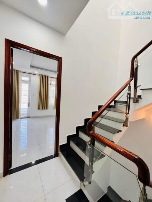 Siêu phẩm 3 tỷ Đ.Phạm Văn Hai, P3, Q.Tân Bình, 70m2, sẵn HĐ thuê tiện kinh doanh, SHR - 2