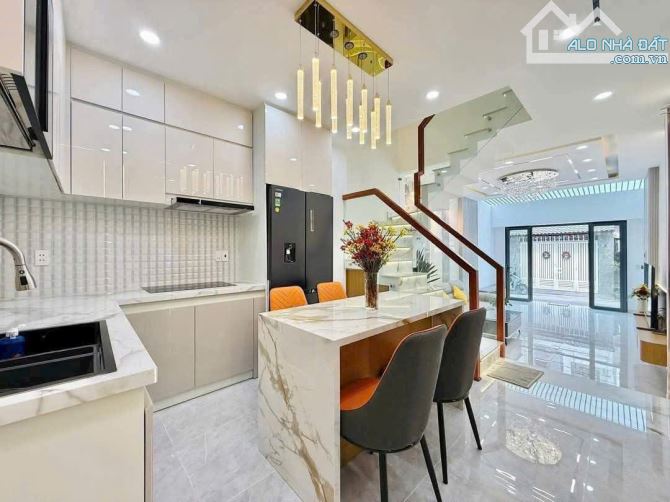 Bán nhà cho thuê 11tr/th ngay Tô Hiến Thành, Q10. Gía: 3 tỷ 072tr/65,3m2 sổ riêng - 2