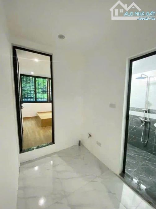 HÀNG CỰC HIẾM-TẬP THỂ TẦNG 2 PHỐ THÁI HÀ- KV CỰC ÍT NHÀ BÁN- CHỈ HƠN 3tỷ - 2