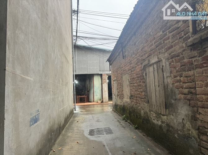 Diện tích: 60 m2. mặt tiền 5 m đường trước đất 3 m ngõ thông các ngả 
- Giá: 1,45 tỷ - 2