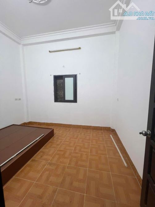 CHỈ HƠN 8 TỶ SỞ HỮU NGAY Ô TÔ VÀO NHÀ, DÂN XÂY, 5M BÃI GỬI Ô TÔ TẠI PHỐ VĨNH HƯNG - 2