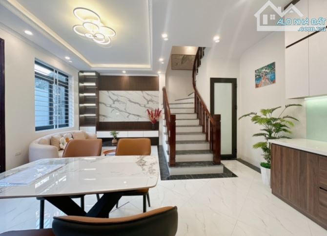 SIÊU PHẨM ĐANG XÂY – PHỐ ĐỨC GIANG – 5 TẦNG ĐẲNG CẤP – GIÁ CHỈ NHỈNH 5 TỶ!  Cơ hội hiếm có - 2