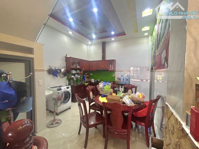 NHÂN NHỊP NGÀY CỦA MẸ GIẢM 300TR NHÀ ĐẸP SÁT TỈN.H LỘ 10 - TÊ.N LỬ.A - HẺM OTO - 4X15M - 2