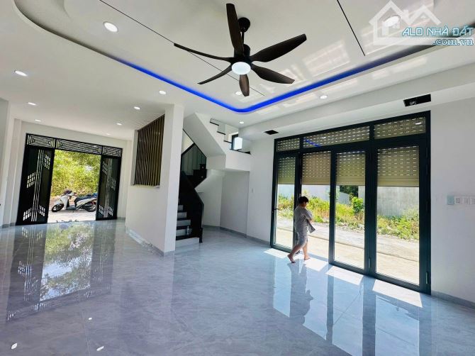 Bán nhà 89,9m2 mới xây TĐC Đất Lành - 2