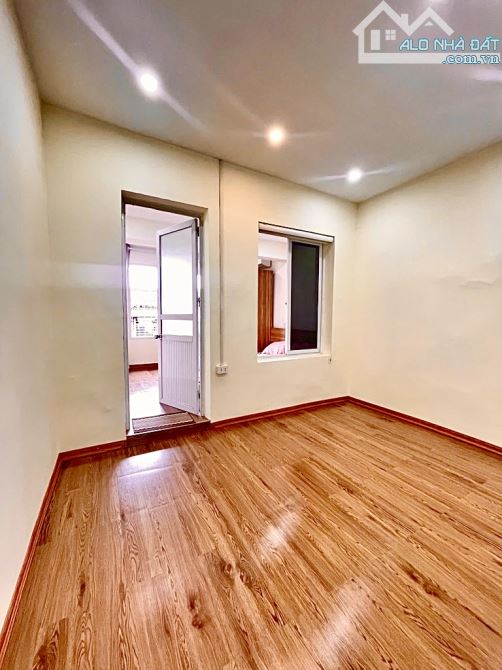 Bán nhà tập thể phố kim liên trung tâm đống đa fun nội thất đẹp hai thoáng trước sau - 2