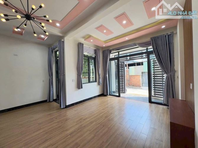 Bán nhà 1 trệt 1 lầu mới tinh, đường oto thông, gần cầu suối mau chỉ 2tỷ750 - 2