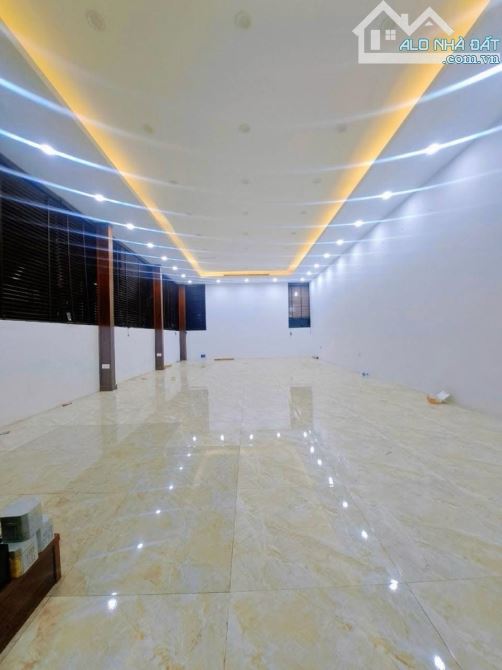 Chính chủ cần chuyển nhượng căn nhà 7 tầng cách 1 nhà ra hồ tây DT 55m2 - 2