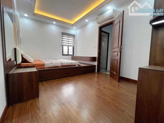 - Bán nhà đường Trần Cung, sát phố, nội thất xịn sò, 70m2, 12.7 tỷ. - 2