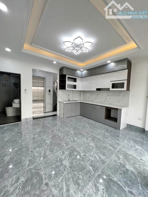 - Bán nhà đường Trần Cung, sát phố, nội thất xịn sò, 68m2, 14.5 tỷ. - 2
