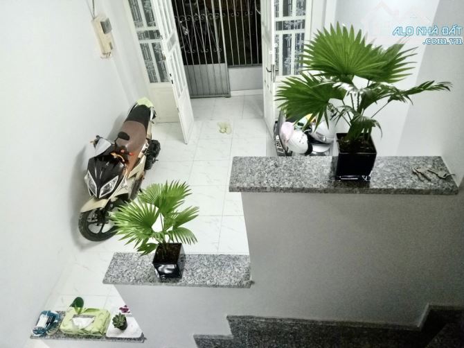 Nhà 2 tầng - gần Vincom Gò Vấp - Sổ vuông - K LG/ K QH - 3,X tỷ - 2