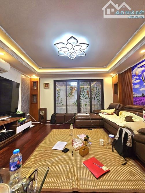 Bán nhà Võ Thị Sáu vài bước ra Hồ Quỳnh, Dt 60m2, 6t, mt 4m. - 2