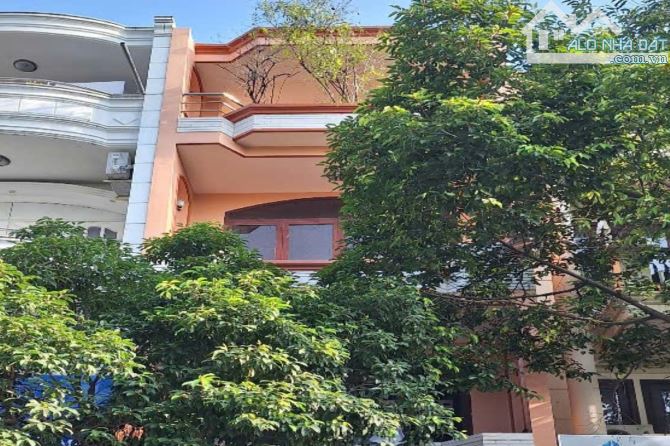 Bán nhà mặt tiền đường Hoa, Phú Nhuận, 4 tầng,  lý tưởng làm trụ sở văn phòng công ty! - 2