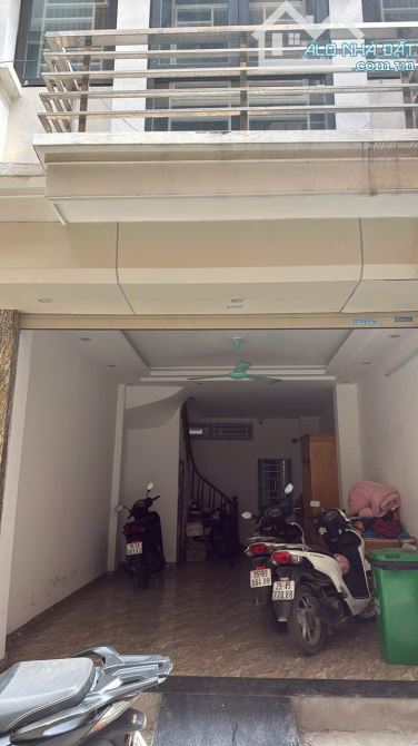 Cho thuê nhà kđt Đền Lừ - Hoàng Mai ,DT 35m2 x5 thông sàn ô tô 14tr - 2