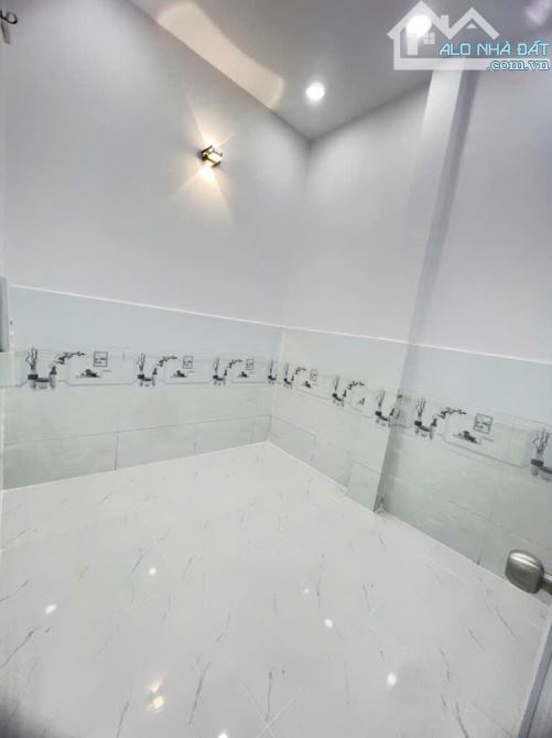 Nhà Bè Sổ Hồng Riêng 3,5m x 10m C4, Chỉ 2,3 tỷ. - 2