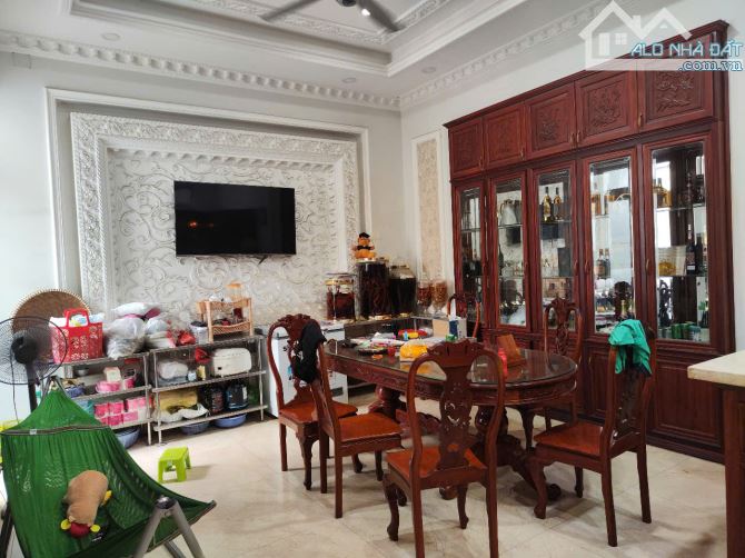 Bán nhà MT ngộp, xe hơi đỗ cửa ĐS 38, Hiệp Bình Chánh, Thủ Đức, 151m2, 3 tầng - 2