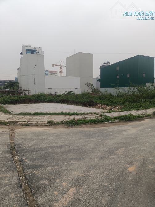 BÁN MẢNH ĐẤT LÔ GÓC LÀN 2 ĐƯỜNG 3.5 ĐỐI DIỆN KĐT VƯỜN CAM SIÊU ĐẸP GIÁ CHỈ 195 TR/M2, KHÔN - 2