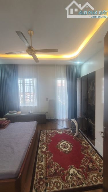 BÁN NHÀ HOÀNG HOA THÁM DT55M2NHÀ LÔ GÓC 3 MẶT 20M RA MẶT PHỐ DÂN XÂY 5 TẦNG ĐẸP. CHỈ 11.9 - 2