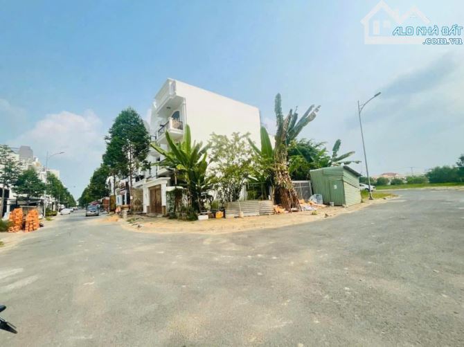 Bán nền góc 2 MT đường số 1 KDC Nam Long . Giá chỉ 5,5 tỷ - 2