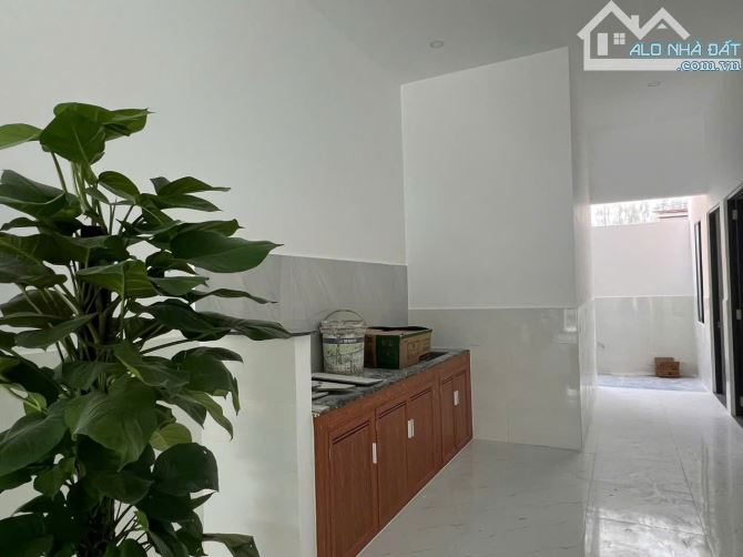 BÁN NHÀ CẤP 4 CÓ SÂN Ô TÔ – HẺM 2/4, VĨNH HÒA, NHA TRANG – CHỈ 2,75 TỶ - 2