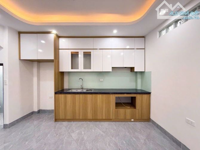 - Bán nhà đường Trần Cung, sát phố, nội thất xịn sò, 48m2, 10.5 tỷ. - 2