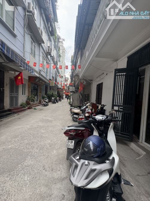 Bán Đất tặng nhà 2 Tầng.Tân Ấp Ba Đình..DT: 35M2... SĐCC... giá 8,8 tỷ - 2