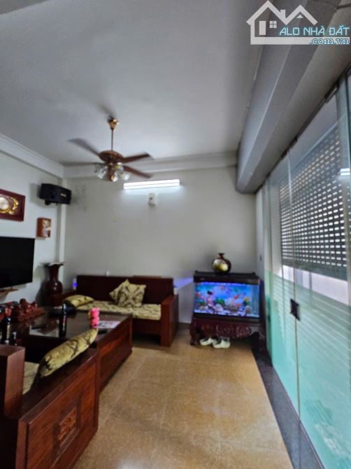 NHỈNH 6 TỶ-KIM QUAN THƯỢNG-LONG BIÊN-NHÀ ĐẸP-10M Ô TÔ-NGÕ THÔNG RA ĐƯỜNG 30M - 2