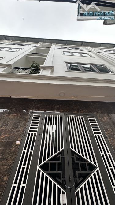 CỰC HIẾM- NHÀ MỚI ĐẸP - Ở NGAY - NỘI THẤT CAO CẤP - NGÕ Ô TÔ THÔNG - BÁT KHỐI, LONG BIÊN - 2