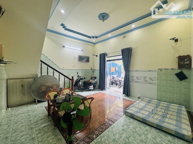 BÁN NHÀ 2 TẦNGH HẺM 5M CÁCH 2/4 CHỈ 150M.DT 67,9M GIÁ 2TY8 CÓ 3PN 2WC.CÁCH BIỂN 800M - 2