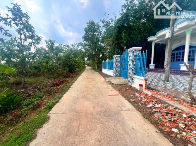 Cần bán gấp 7m mặt tiền đường be tông , có 100tc dân đông giá cưc rẻ 565tr - 2