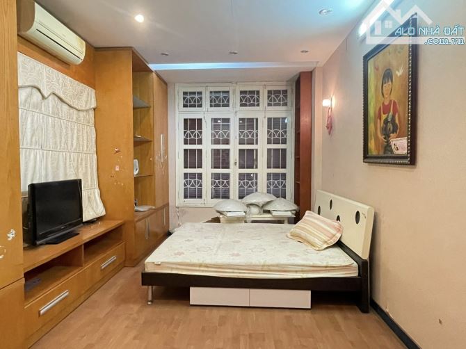 Hàng vip Nguyễn Chí Thanh 27m2, lô góc 2 mặt ngõ, đẹp ở luôn, ngõ nông, vuông A4 - 2