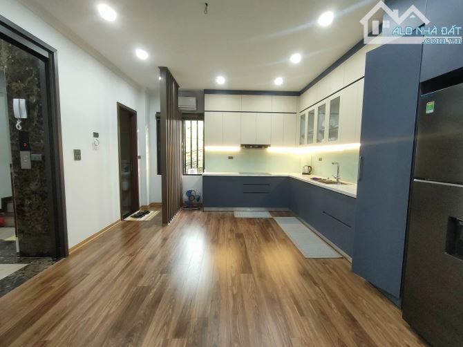 CẦN BÁN CCMN 9 PKK 6 TẦNG TM ĐỨC DIỄN BẮC TỪ LIÊM– LÔ GÓC GẦN ÔTÔ– DT 52M/6T/NHỈNH 9 TỶ