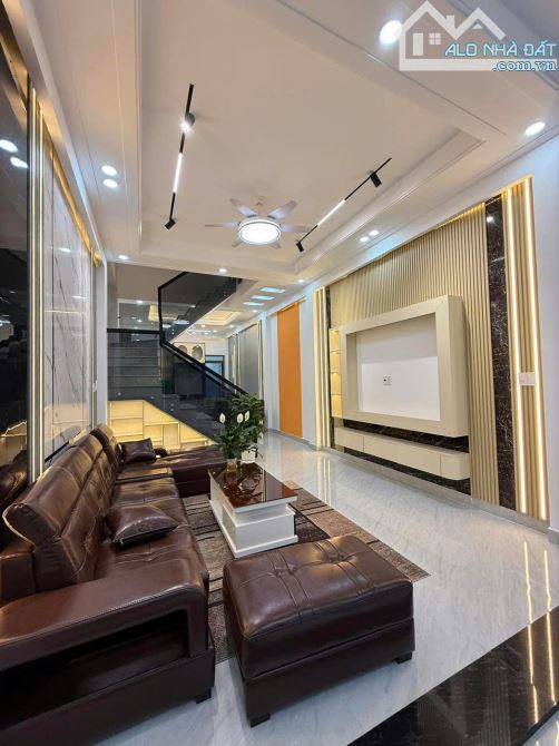 Bán Gấp Nhà Bình Trị Dĩ An Full Nội Thất Cao Cấp Vị Trí Siêu Đẹp - 2