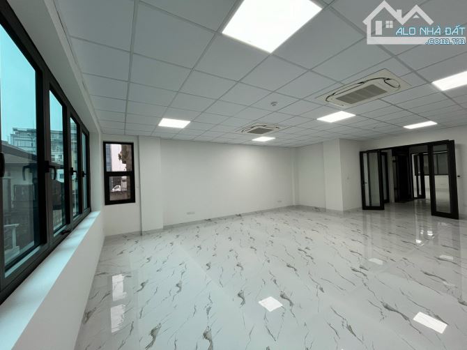 Cho thuê văn phòng gần ngã tư Nguyễn Xiển - Nguyễn Trãi, mới hoàn thiện, có chỗ để ô tô - 3