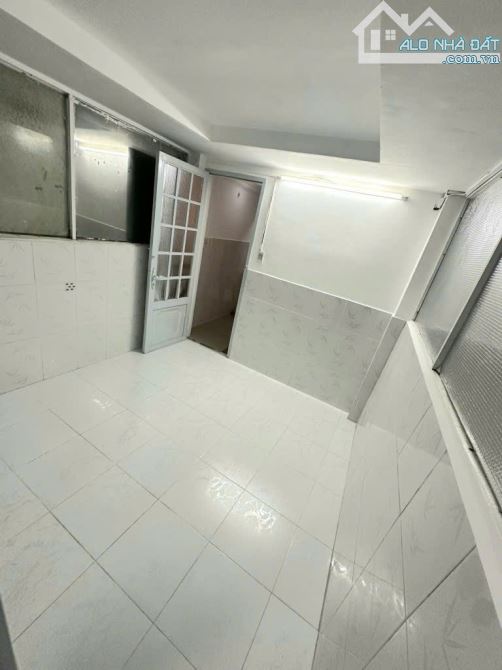 SÁT MẶT TIỀN  TÔN ĐẢN Q4 ĐÚC 5 TẤM CÓ 4 TỶ - 3