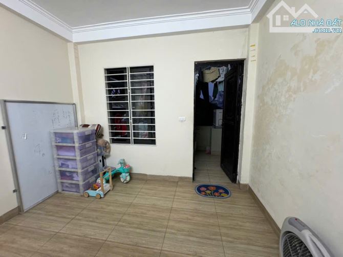 BÁN NHÀ DÂN XÂY BÁT KHỐI – 5TẦNG - NGÕ RỘNG - GARA - NHỈNH 6 TỶ

* - 3