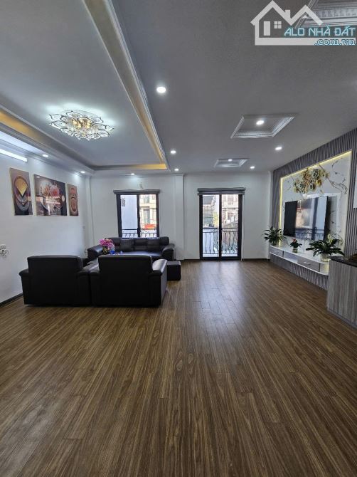Bán nhà Thang máy ô tô chánh đỗ - Tả Thanh Oai giá chưa đến 6 - 3