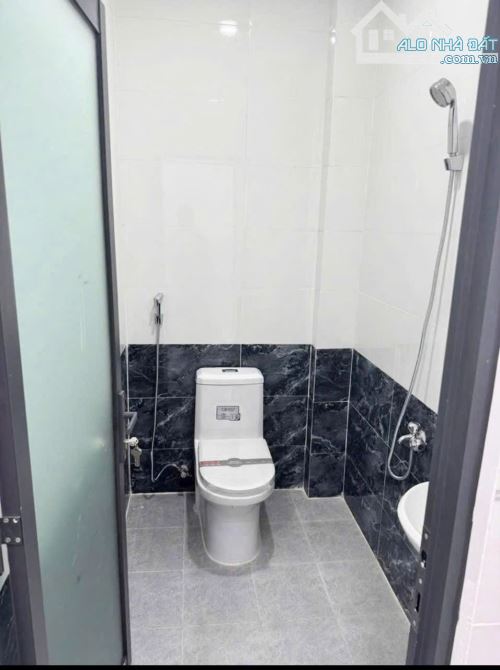 Bán nhà lầu tân phong ngay chợ 26 hẻm xe hơi giá tốt chỉ 2tỷ hơn quá rẻ ạ - 3