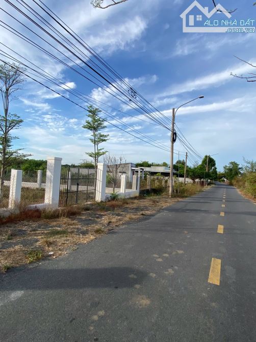 Bán đất sổ sẵn hướng đông nam ven biển Phước Hải.Diện tích 175m2- ngang 7mx 26m-80 thổ cư - 3
