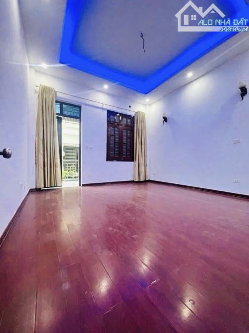 BÁN NHÀ PHỐ NAM DƯ - HOÀNG MAI - Ô TÔ
ĐỖ CỬA - NHÀ ĐẸP CAO CẤP - NGÕ THÔNG -
GẦN PHỐ - 3