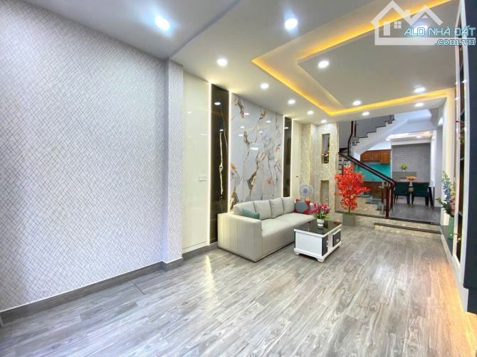 Chỉ 2 tỷ 650 cho căn 45m² Đoàn Văn Bơ xây 1 trệt 2 lầu. Hẻm 5m thông Nguyễn Tất Thành. SHR - 3
