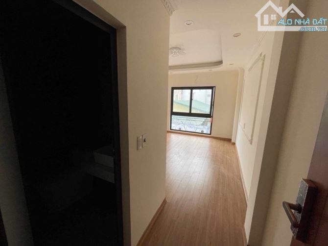 BÁN NHÀ THẠCH BÀN - NHÀ ĐẸP 4 TẦNG - Ô TÔ 7 CHỖ ĐỖ CỬA - NGÕ THÔNG - GIÁ CHỈ HƠN 6 TỶ - 3