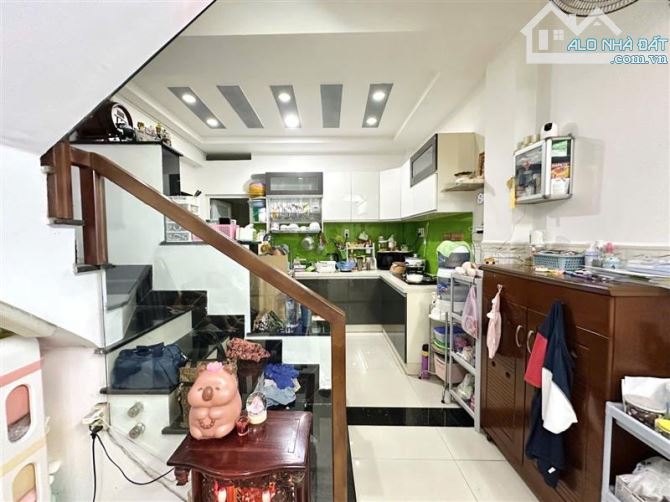 Nhà đúc 5 tầng BTCT, mới, đẹp, HXH trung tâm Q3, 33m2, 3,3m X 10m 7,9 tỷ . - 3
