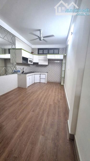 TRUNG TÂM BA ĐÌNH - KIM MÃ NGÕ THÔNG TỨ PHÍA - 5M RA Ô TÔ - 2 THOÁNG - NHÀ DÂN XÂY CHẮC CH - 3