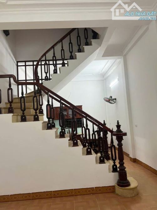 CHỈ HƠN 8 TỶ SỞ HỮU NGAY Ô TÔ VÀO NHÀ, DÂN XÂY, 5M BÃI GỬI Ô TÔ TẠI PHỐ VĨNH HƯNG - 3