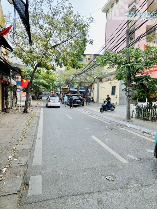 BÁN NHÀ MẶT PHỐ QUỲNH LÔI  - 45M2-4 NGỦ- VỈA HÈ RỘNG - VỪA Ở VỪA KINH DOANH ĐỈNH - 3