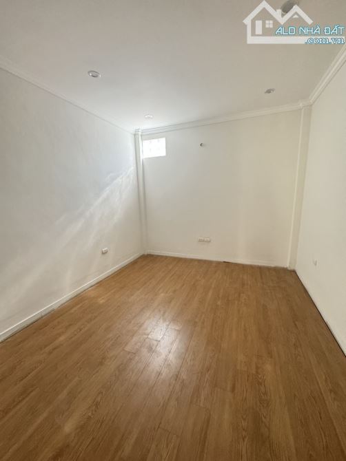 Bán Gấp Nhà Đẹp Bồ Đề – Long Biên, 40m², Ngõ Ô Tô Tránh, Gần Phố Cổ, Giá Hơn 9 Tỷ – Sổ Hồn - 3