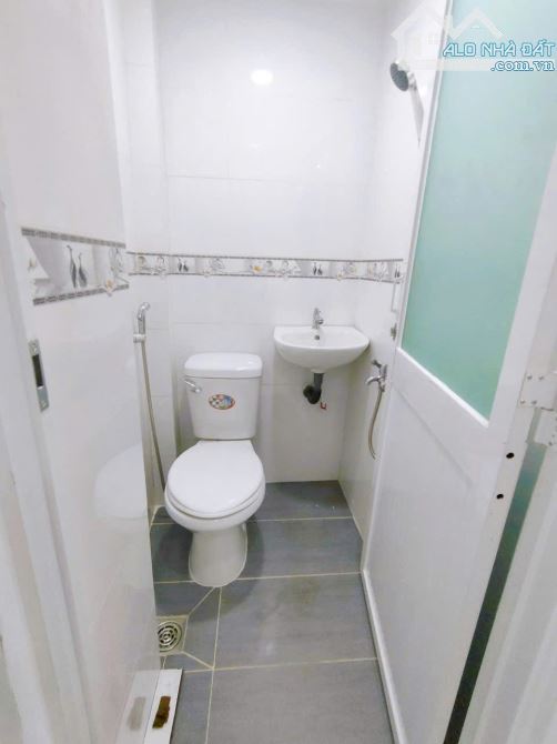 Bán nhà mới 3 lầu lô nhì Tôn Đản Q.4 chỉ 1Tỷ950 - 3