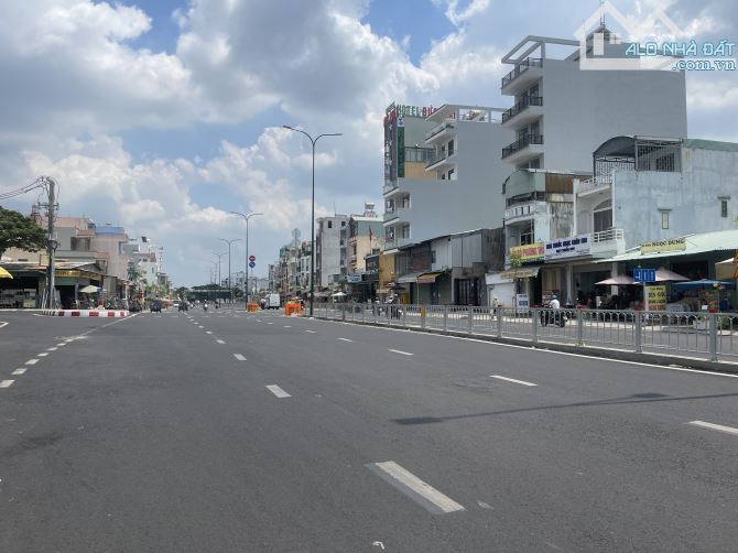 🏡BIỆT THỰ ĐƠNLẬP ĐỘC BẢN➖SÁT MẶT TIỀN DƯƠNG QUẢNG HÀM➖320m2(16*21m)➖HỒ BƠI➖GARA➖TIỂU CẢNH - 3