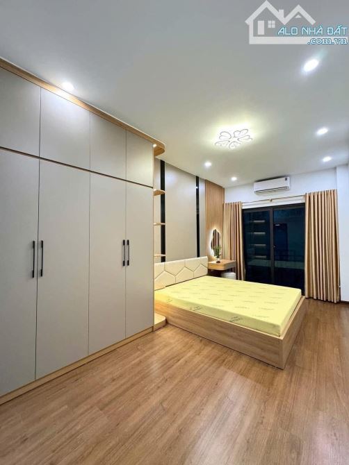 bán nhà phố Bồ Đề,quận Long Biên 40m2*5 tầng ,KD vô địch giá 6 tỷ - 3